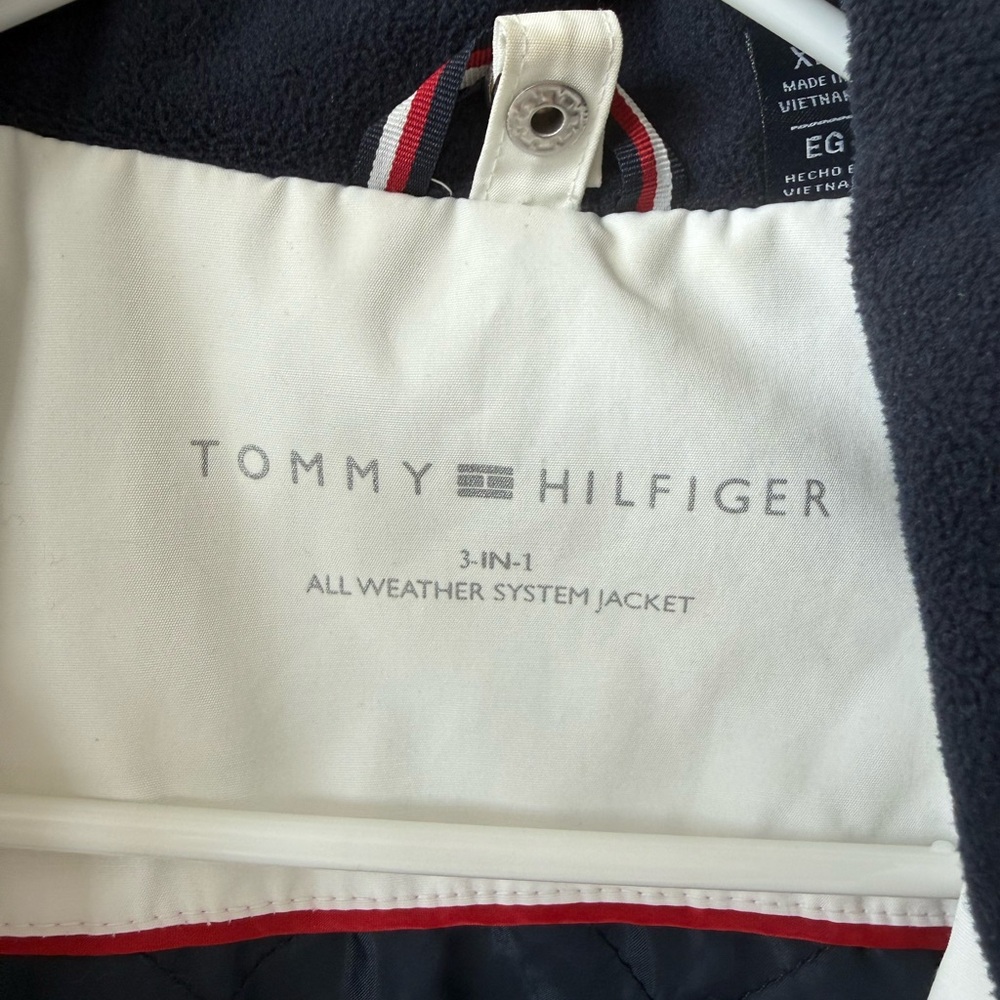 Tommy Hilfiger White Jacket with Red-Trim Patch - Picture 4 of 6